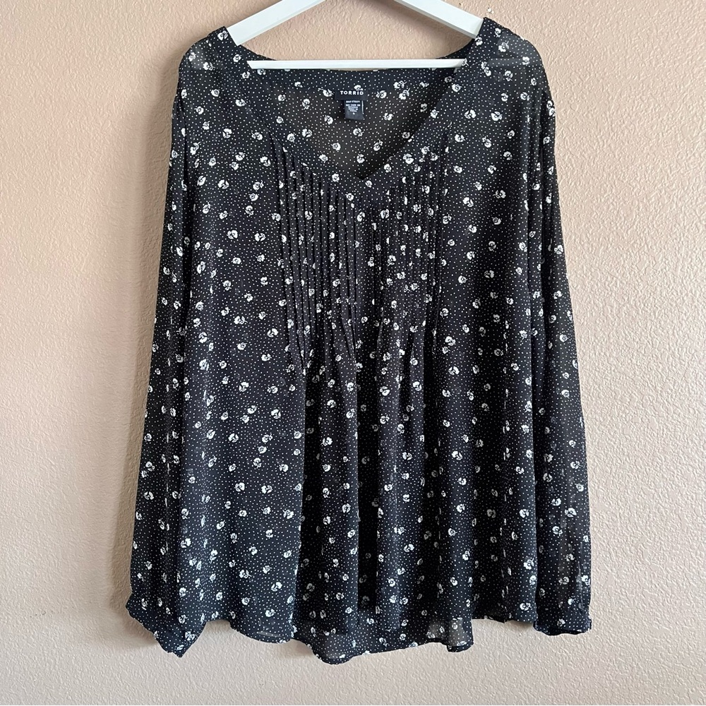 Torrid Black Pleated Long Sleeve Floral Blouse Size 3